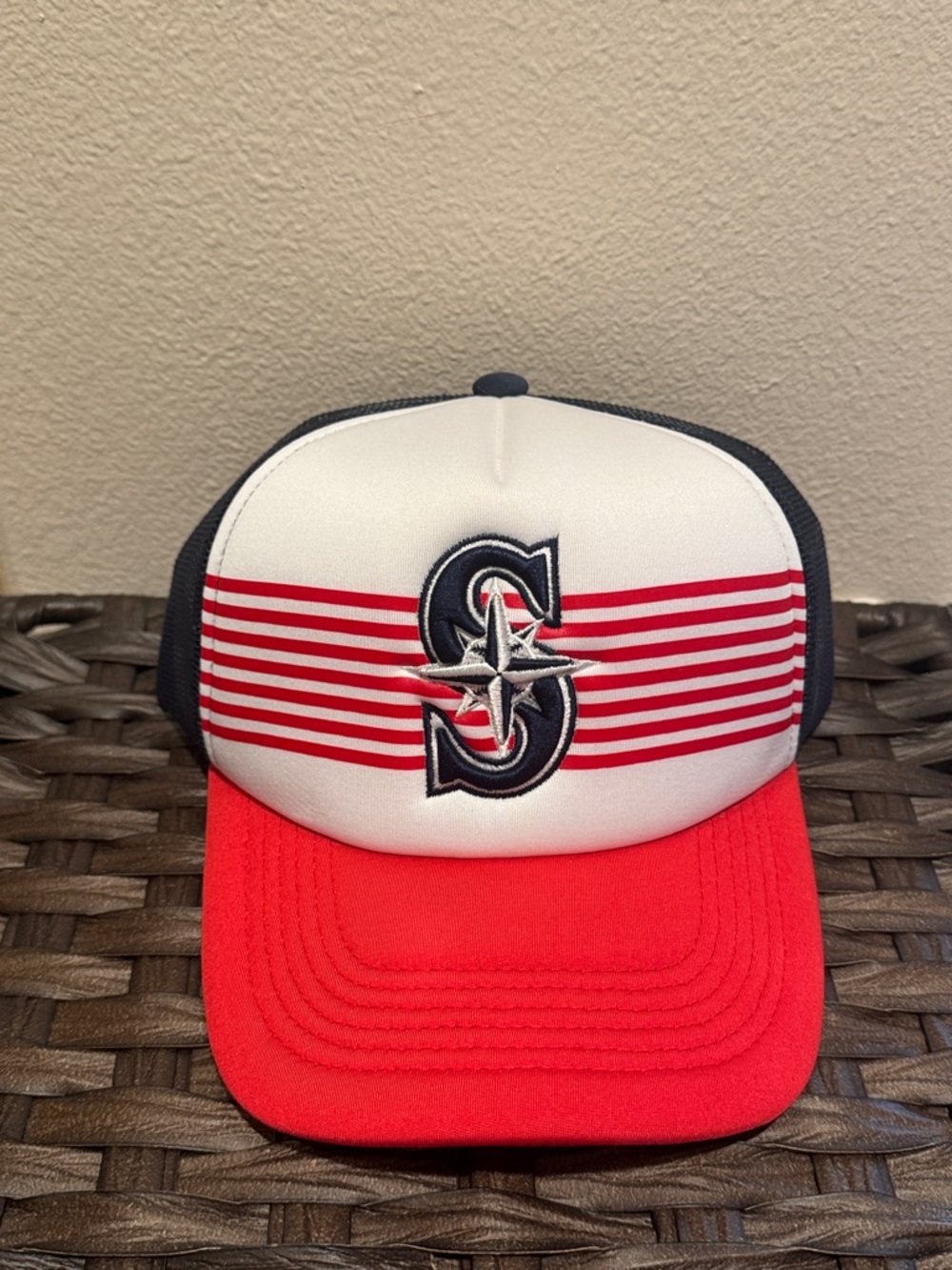 Embroidered Seattle Mariners Logo Trucker Hat in Red, White & Navy. NWOT.